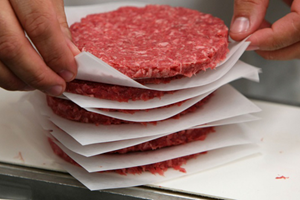  法国企业以次充好 长期向慈善机构供应“假牛肉”