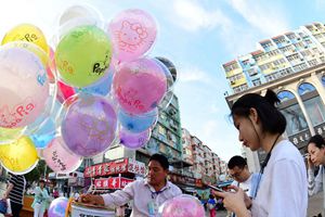 高清：六月青岛 最是宜人好时节 台东商圈人气旺