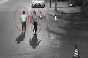 凌晨，代驾小哥骑车追俩男人一顿猛拍！结果……