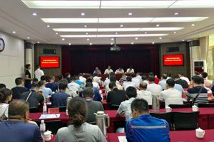 加油站当停车场？ @青岛车主 以后这样停或被罚