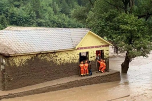 甘肃迭部县发生山洪灾害 已致1人遇难3人失联