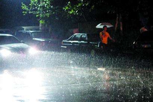 @青岛人 急雨+大风+雷电马上到！今夜阴有中雨局部大雨