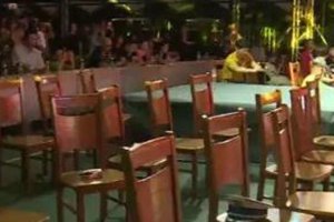 台上表演，台下空场……却被无数人点赞！