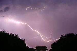 @情侣们 过七夕，看好天气！阵雨、雷雨今天夜间到货！