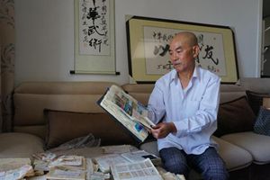 青岛七旬老人环游世界 收藏4000张车票曾登央视