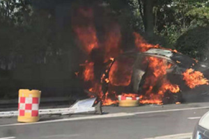 南京一网约车后座起火司机烧伤后座乘客死亡！乘客带锂电池组上车