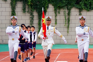 共升一面旗 同唱一首歌！青岛宁安路小学奏响开学第一课