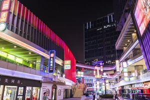 实拍台柳路夜景：百年老路焕发生机