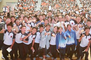 诺贝尔物理学奖得主中村修二到访青岛九中