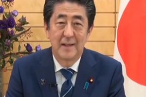 日本首相祝贺新中国成立70周年 用中文说