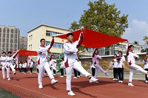 十七中献礼70周年：青春告白祖国，奋斗点燃梦想！ 