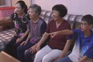 海军阅兵方队家属豪情满怀观看阅兵直播