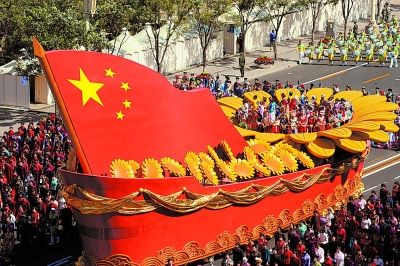 70组国庆彩车今起陆续展出 想看的可以来这儿！