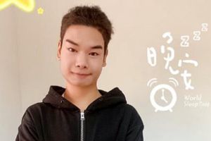 "发际线男孩"小吴谈爆红感受 称已还清50万欠款