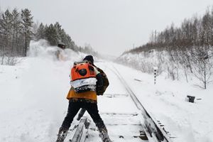 黑龙江蒙克山火车站遭遇强降雪