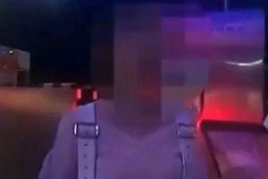 看呆！女子穿高跟鞋开车被查， 掏出母亲驾照称：我整容了