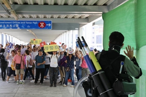 数千名香港市民参与“反暴力 爱和平 撑警察 护安宁”集会