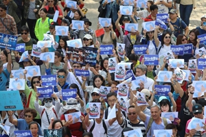 数千名香港市民参与“反暴力 爱和平 撑警察 护安宁”集会