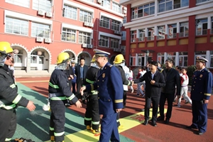 青岛市中小学幼儿园消防及逃生演练观摩会举行