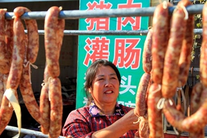 冬天的时令味道 青岛街头灌肠飘香