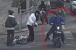 山东一男子为泄私愤当街连踹5人！怕挨揍专挑女士下手…
