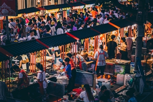 美日一景| 霓虹闪耀，越夜越快乐