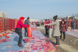 产品琳琅满目 城阳上马大集年味浓