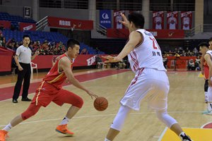 青岛双星111-93大胜八一 约翰逊28+10亚当斯27分