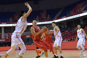 青岛双星111-93大胜八一 约翰逊28+10亚当斯27分