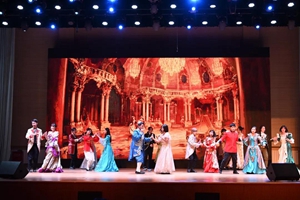 九中理查德戏剧社团音乐剧《美女与野兽》成功上演