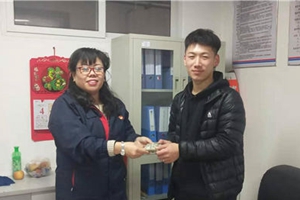 乘客在公交车上丢了钱包，一查监控原因让人很意外……
