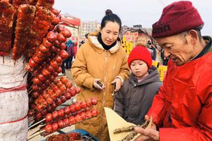 已有三百年历史传统 青岛泊里大集年味十足