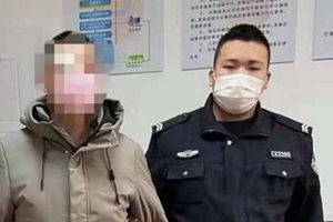 兄弟俩不服防疫管理 暴力冲卡致人骨折被刑拘