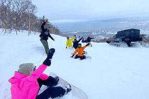 旧情复燃？王思聪带前女友赴日滑雪 女方开心晒照