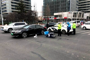 青岛交警通报五起摩托车、电动车、货车交通事故