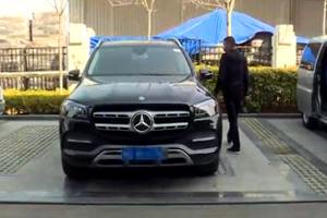 花100万买的新车有“伤”，车行销售事故奔驰车？