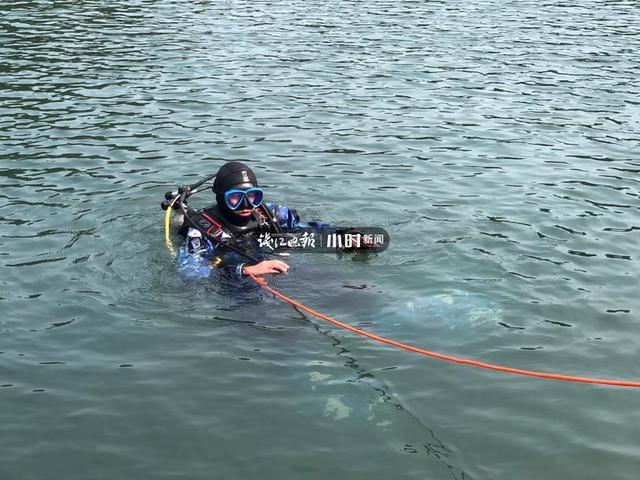 『杭州』4年700次下潜千岛湖 杭州男子水下拍到神秘“绝美古村”