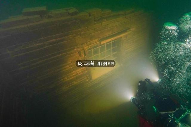 『杭州』4年700次下潜千岛湖 杭州男子水下拍到神秘“绝美古村”