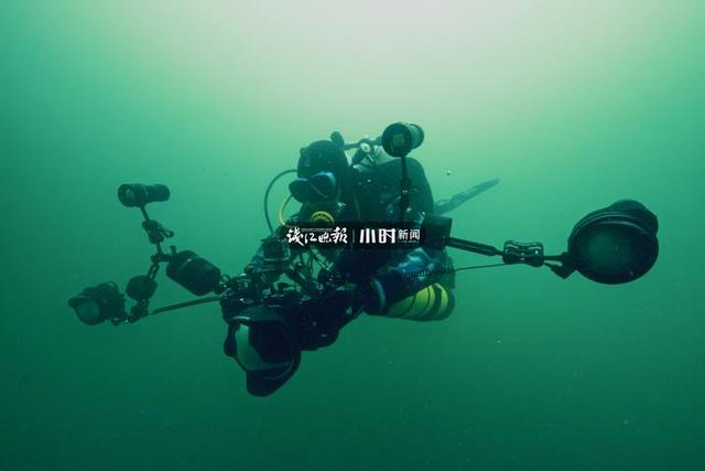 『杭州』4年700次下潜千岛湖 杭州男子水下拍到神秘“绝美古村”