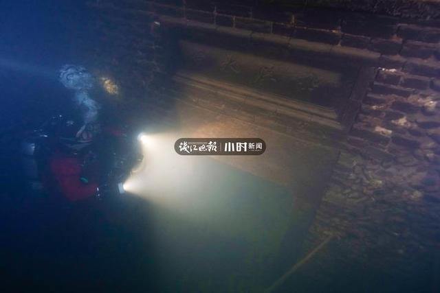 『杭州』4年700次下潜千岛湖 杭州男子水下拍到神秘“绝美古村”