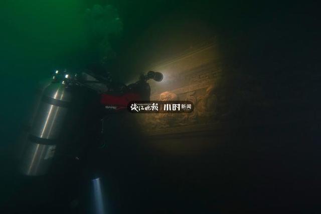 『杭州』4年700次下潜千岛湖 杭州男子水下拍到神秘“绝美古村”