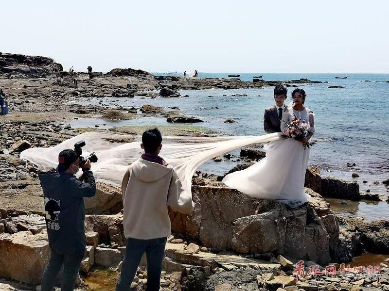 「浪漫」用镜头留下浪漫印记 青岛进入婚纱拍摄季