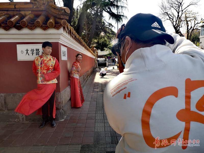 「浪漫」用镜头留下浪漫印记 青岛进入婚纱拍摄季