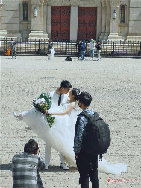 「浪漫」用镜头留下浪漫印记 青岛进入婚纱拍摄季