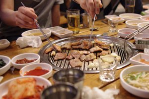 教训惨痛！一次聚餐连累89人感染，这两地宣布暂停堂食