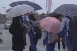 不畏风雨 少年归来！9万多名初三学生今天重返校园