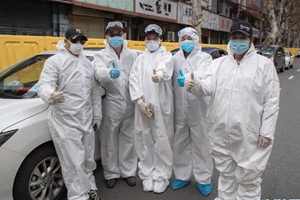 风雨无阻向前进——写在全国疫情防控阻击战取得重大战略成果之际