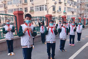 青岛无棣四路小学“开学第一课”：爱国、感恩、成长