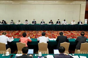 山东代表团举行小组会议 学习习近平总书记重要讲话精神 审议全国人大常委会工作报告