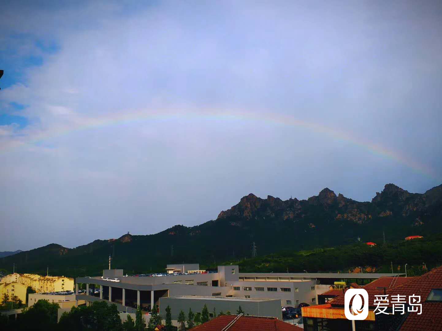 雨后青岛雨后现彩虹抢拍精彩瞬间